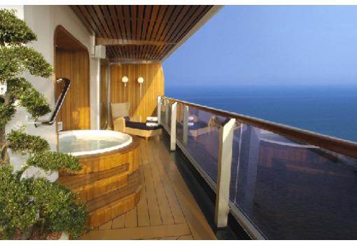 Jacuzzi en el balcón de la Penthouse Suite